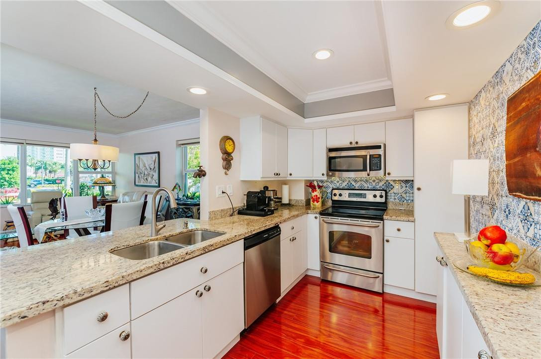 3333 NE 34TH Street 115