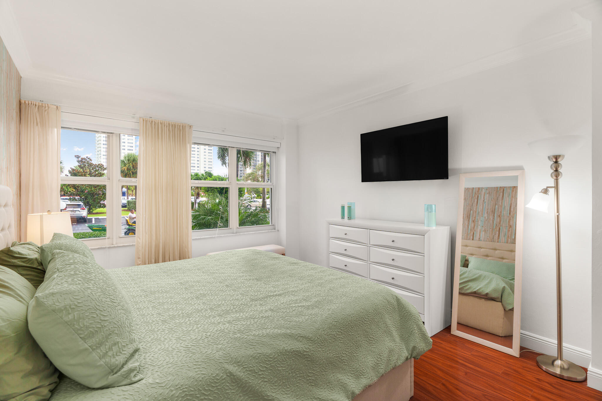 3333 NE 34TH Street 115