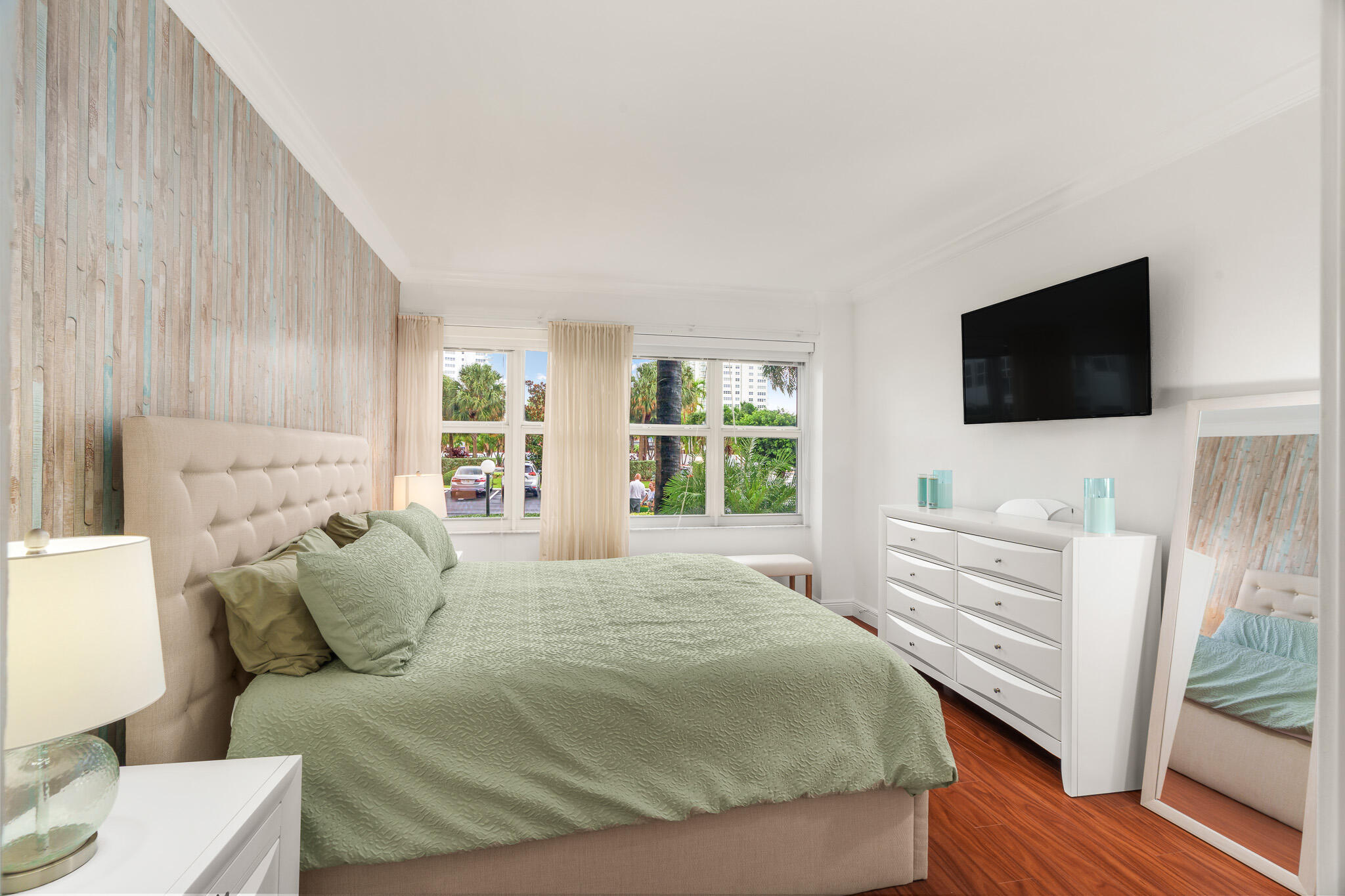 3333 NE 34TH Street 115