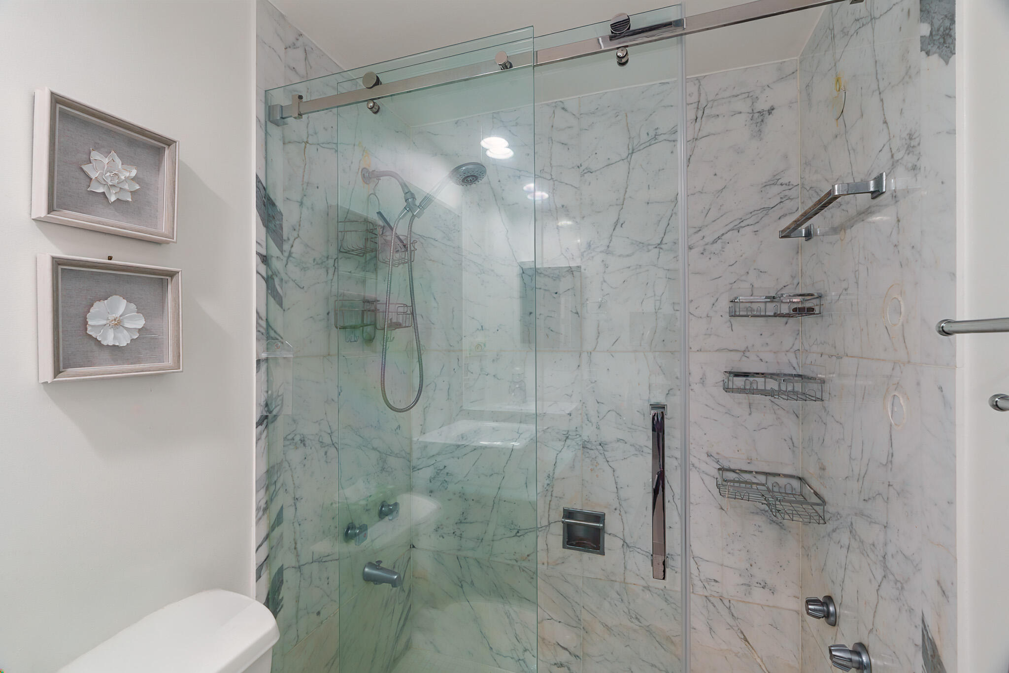3333 NE 34TH Street 115