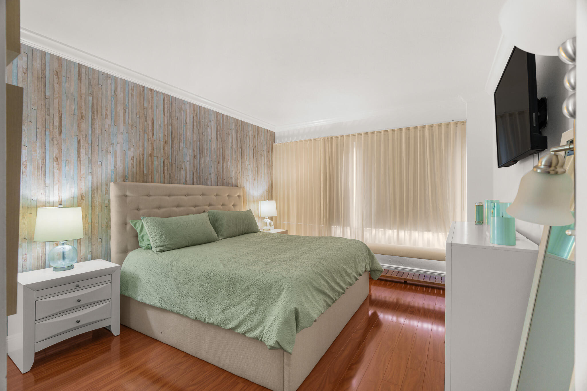 3333 NE 34TH Street 115