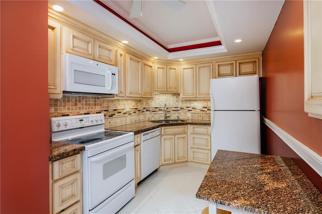 3300 NE 36th St 1022