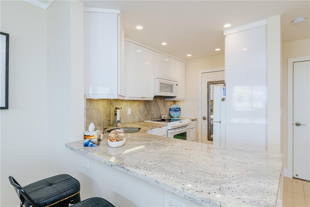 3233 NE 34th St 1118