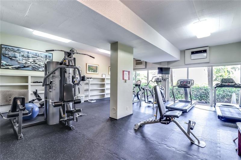 3233 NE 34th St 1118