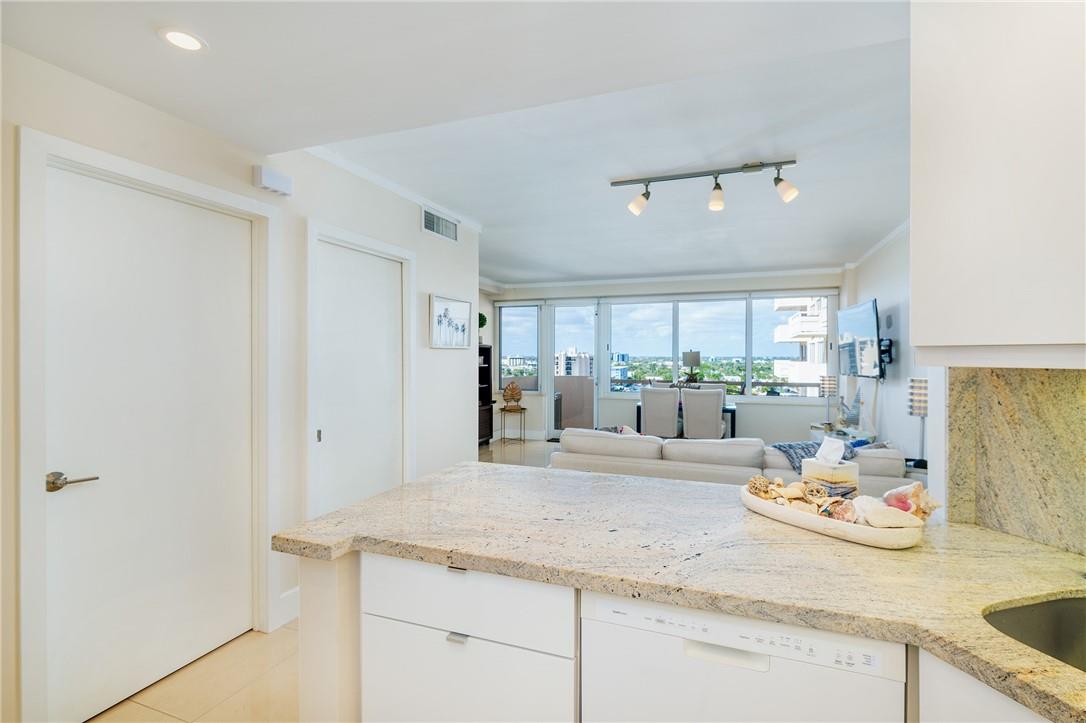 3233 NE 34th St 1118