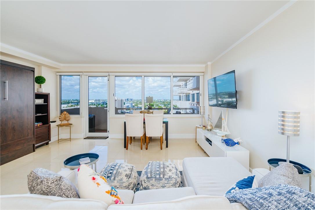 3233 NE 34th St 1118