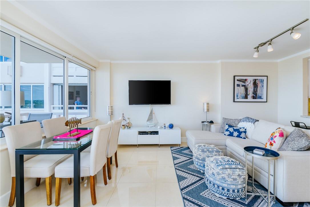 3233 NE 34th St 1118