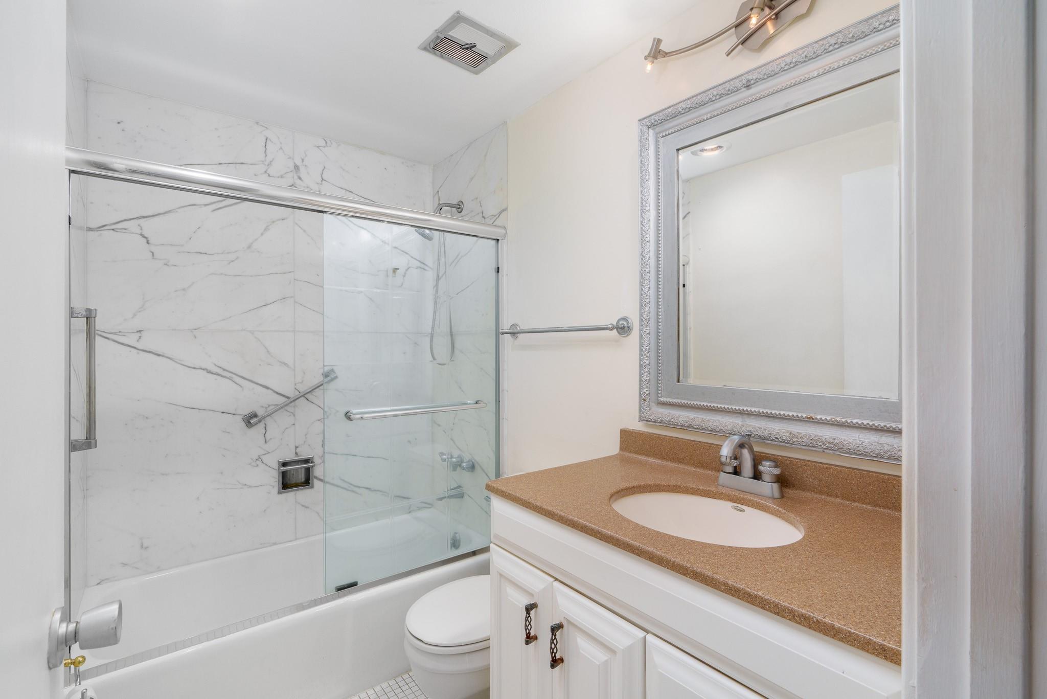 3300 NE 36th St 1220