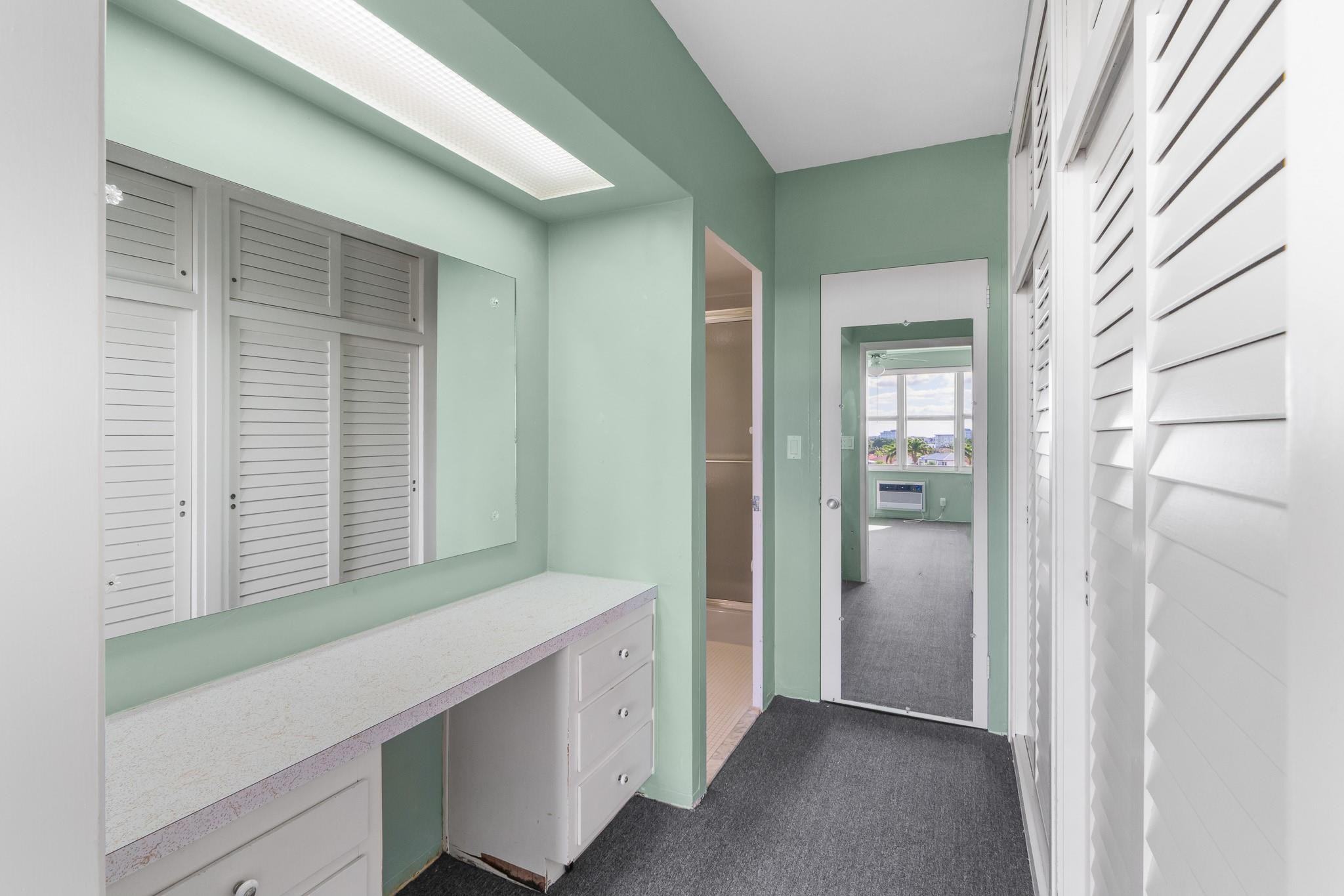 3200 NE 36th St 607