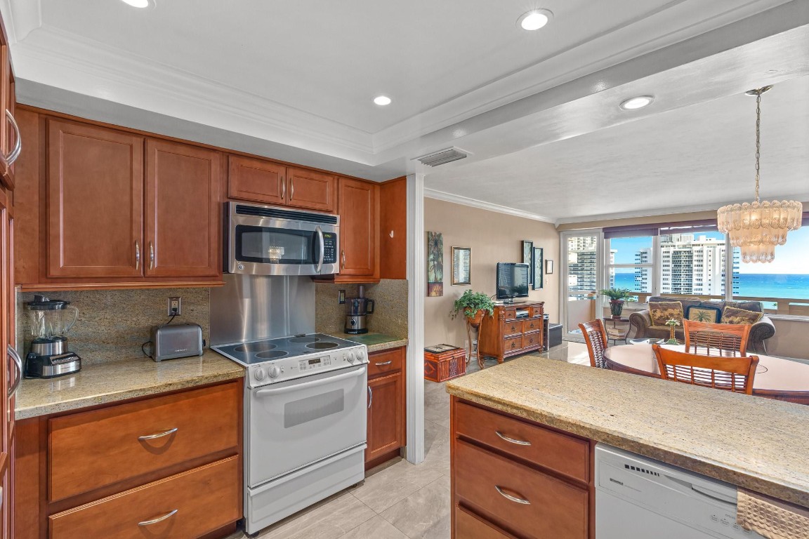 3333 NE 34th St 1214