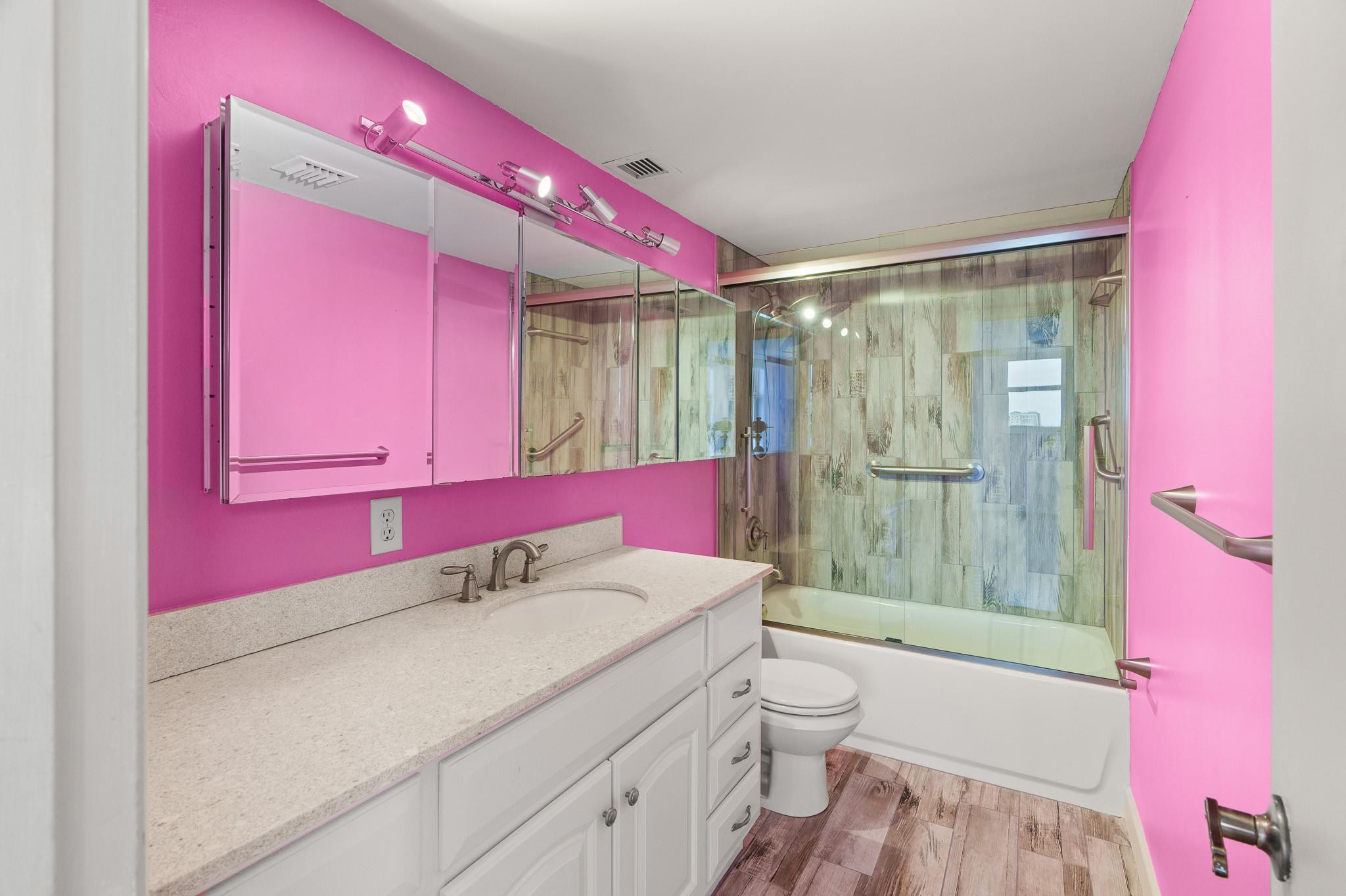 1505 N Riverside Dr 801