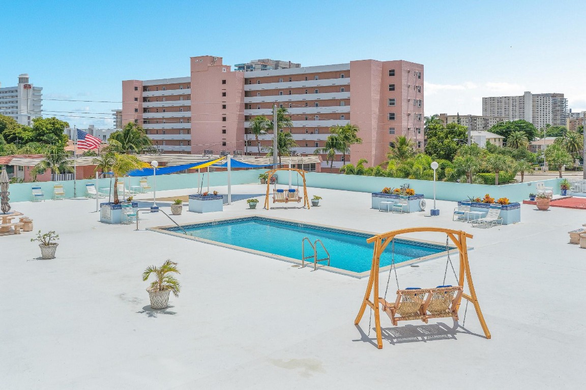 1505 N Riverside Dr 801