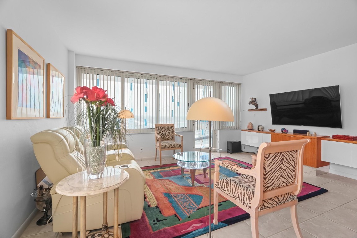 3233 NE 34th St 1609