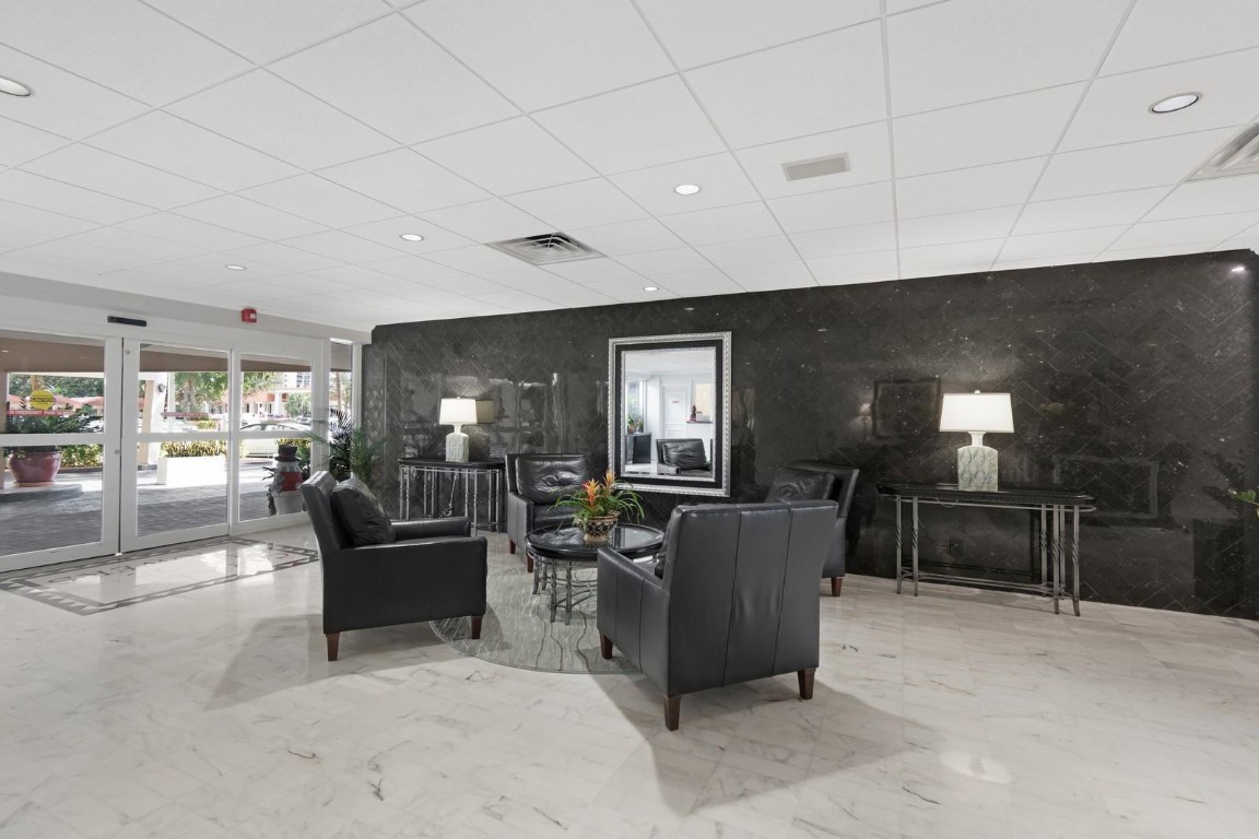 3233 NE 34th St 1609