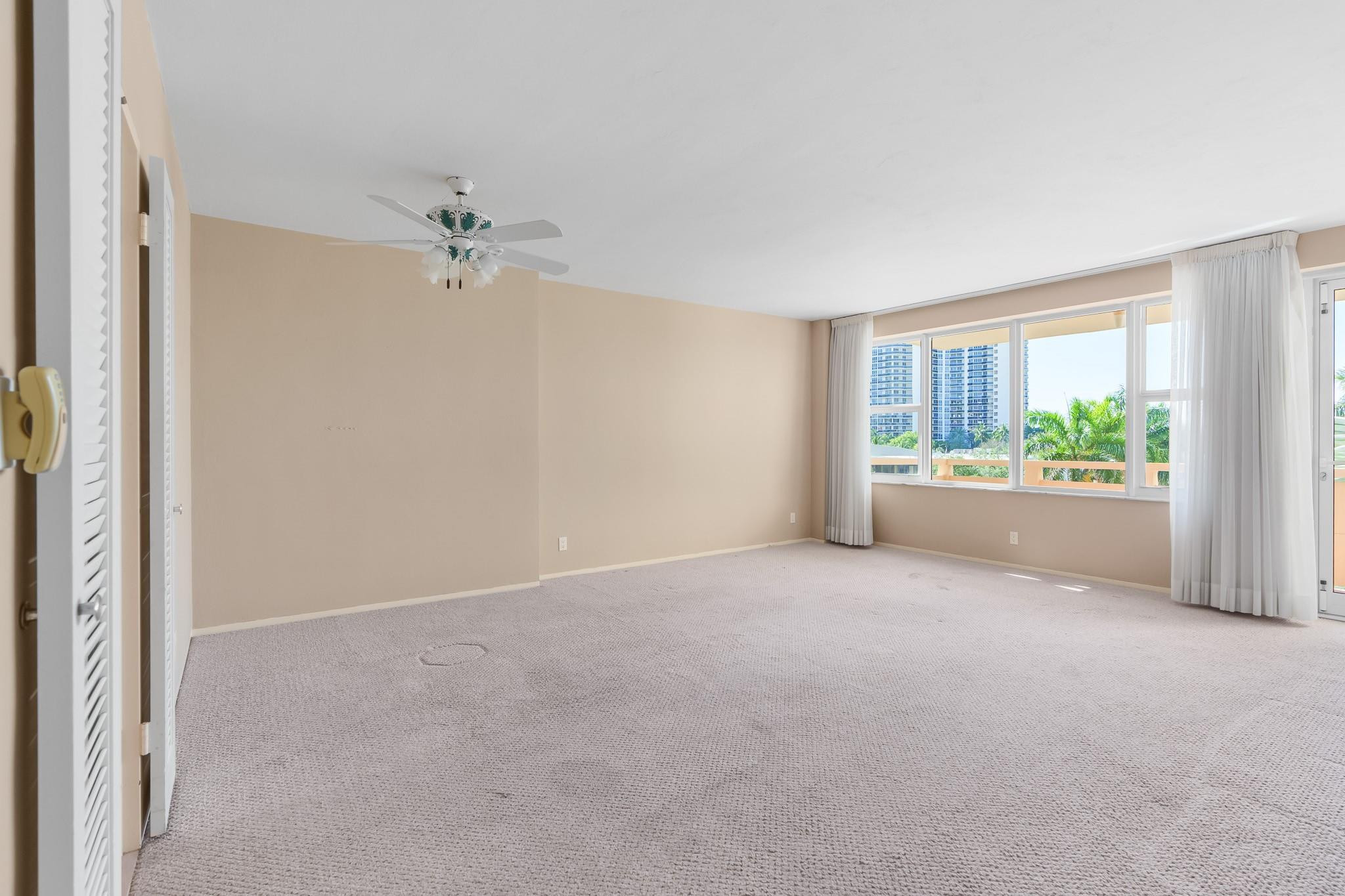 3333 NE 34th St 411