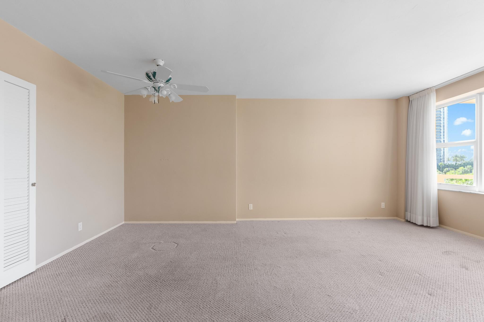 3333 NE 34th St 411