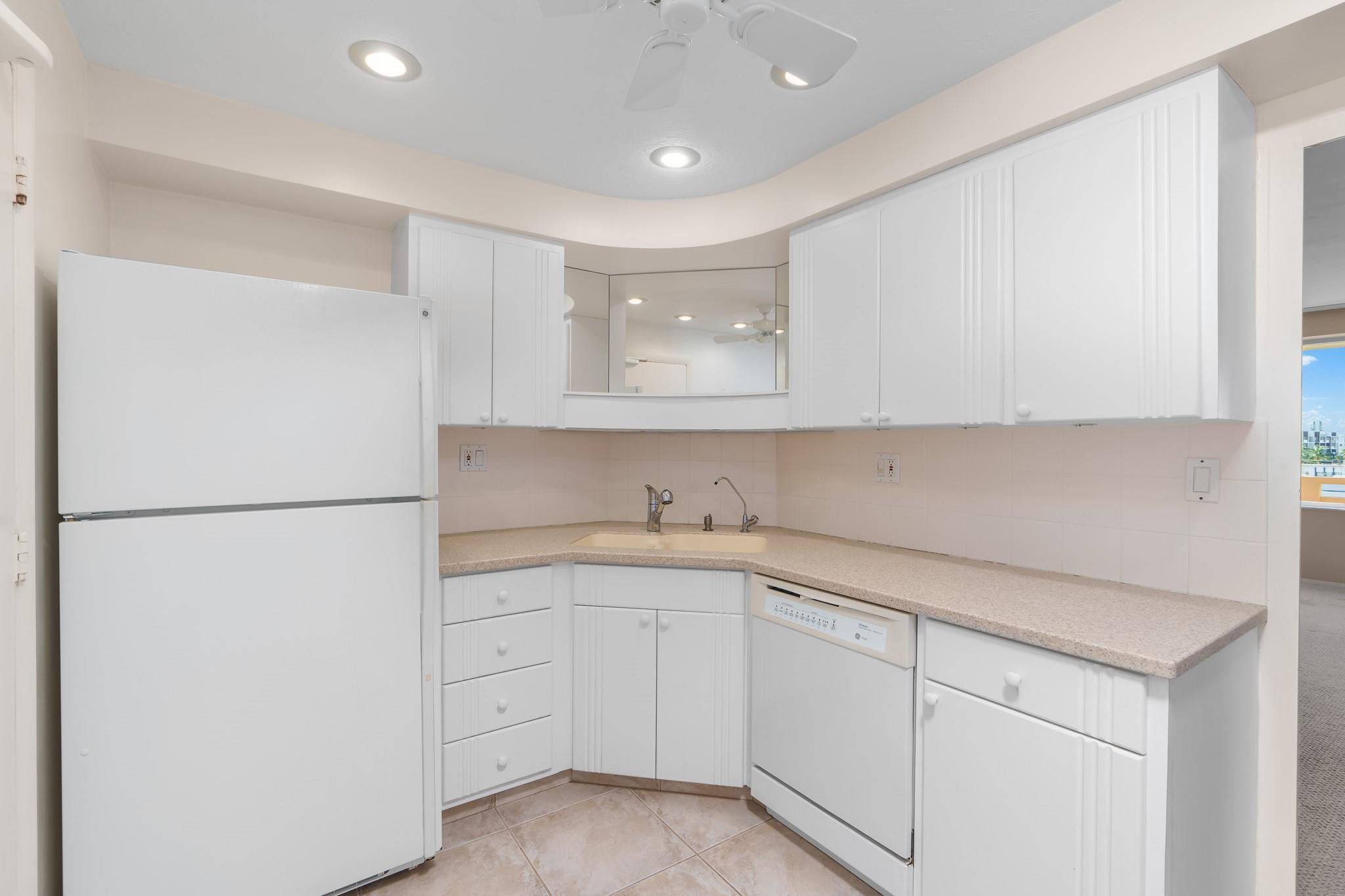 3333 NE 34th St 411