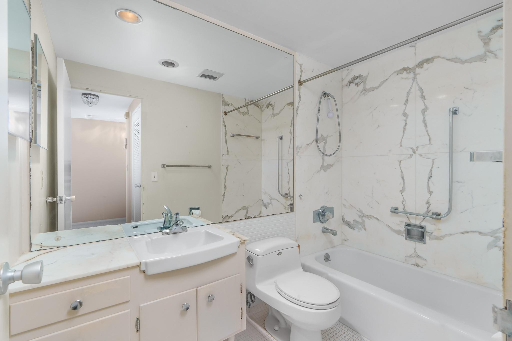3333 NE 34th St 411