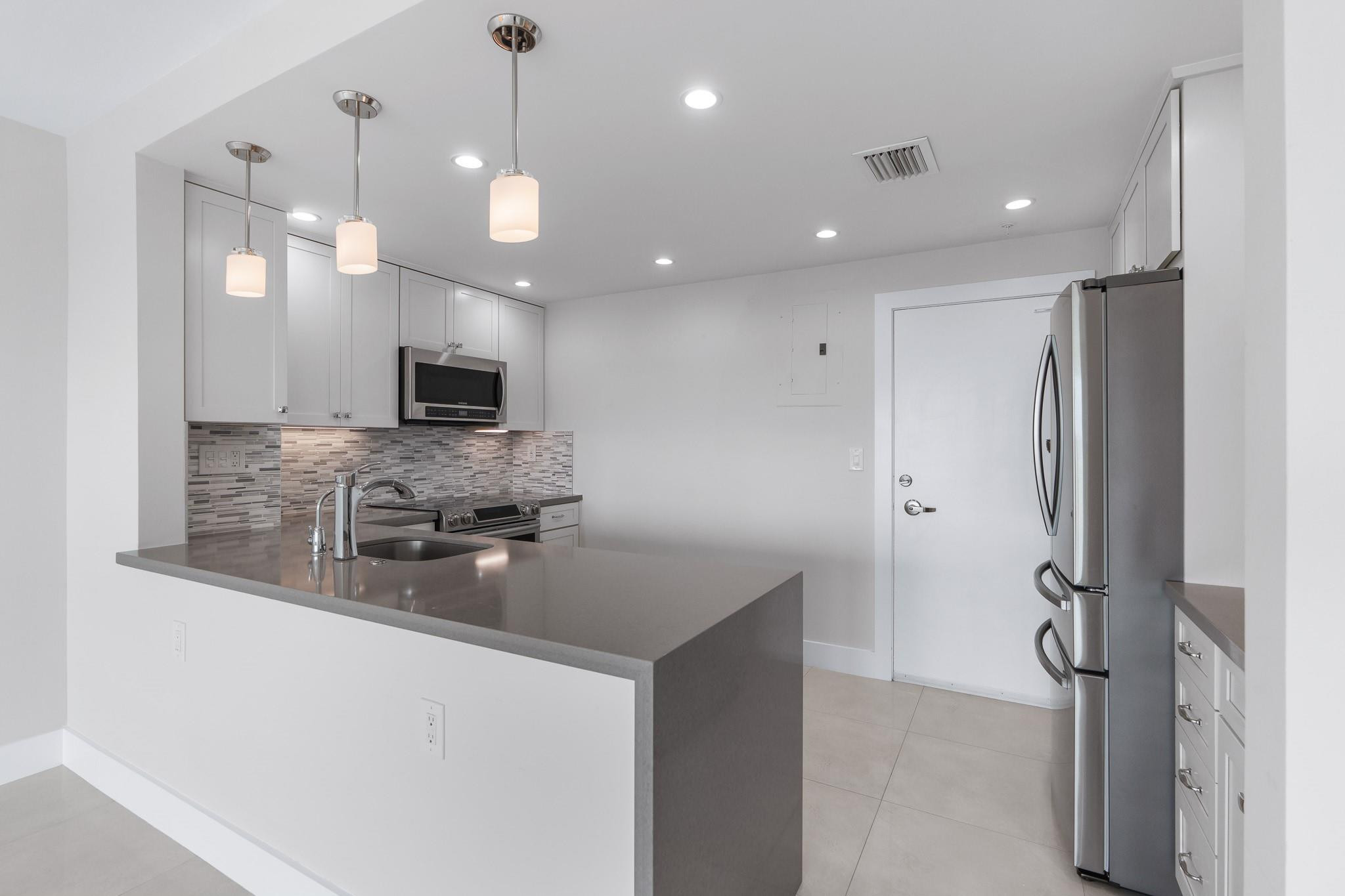 3200 NE 36th St 606