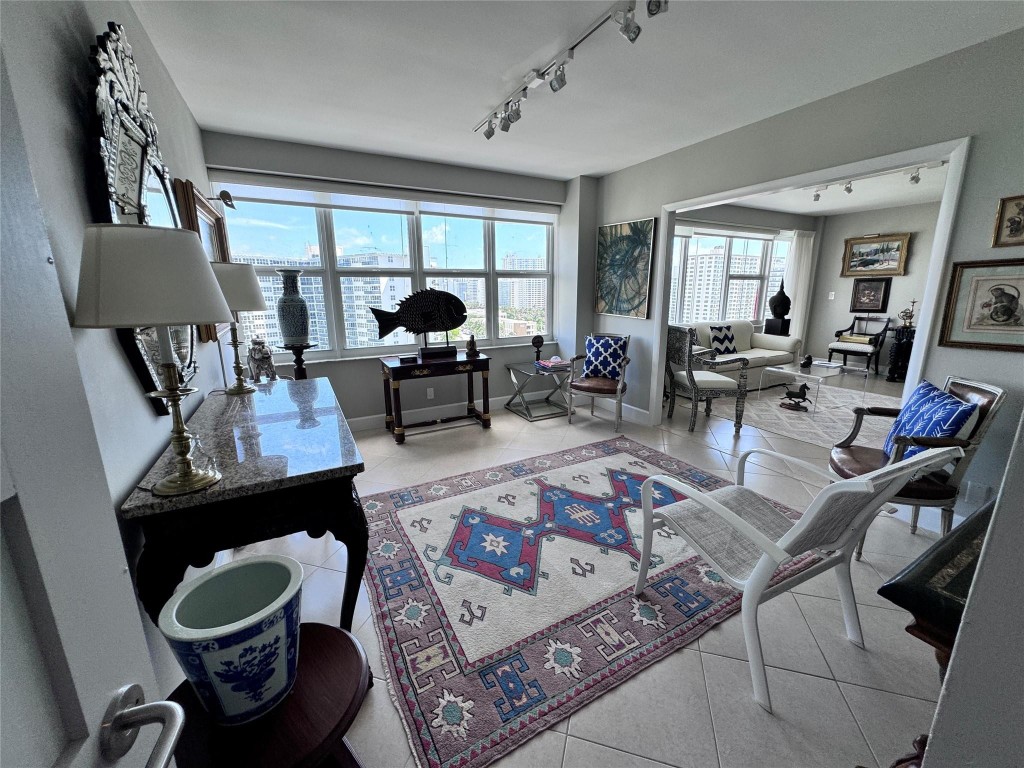 3333 NE 34th St 1408