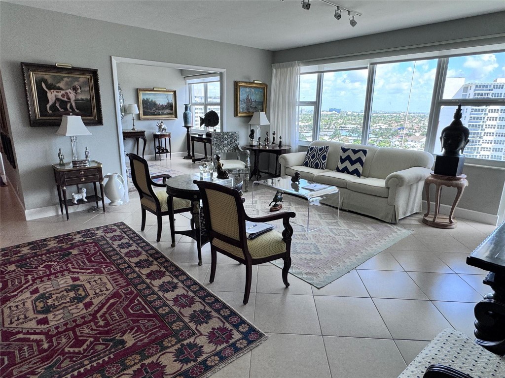 3333 NE 34th St 1408