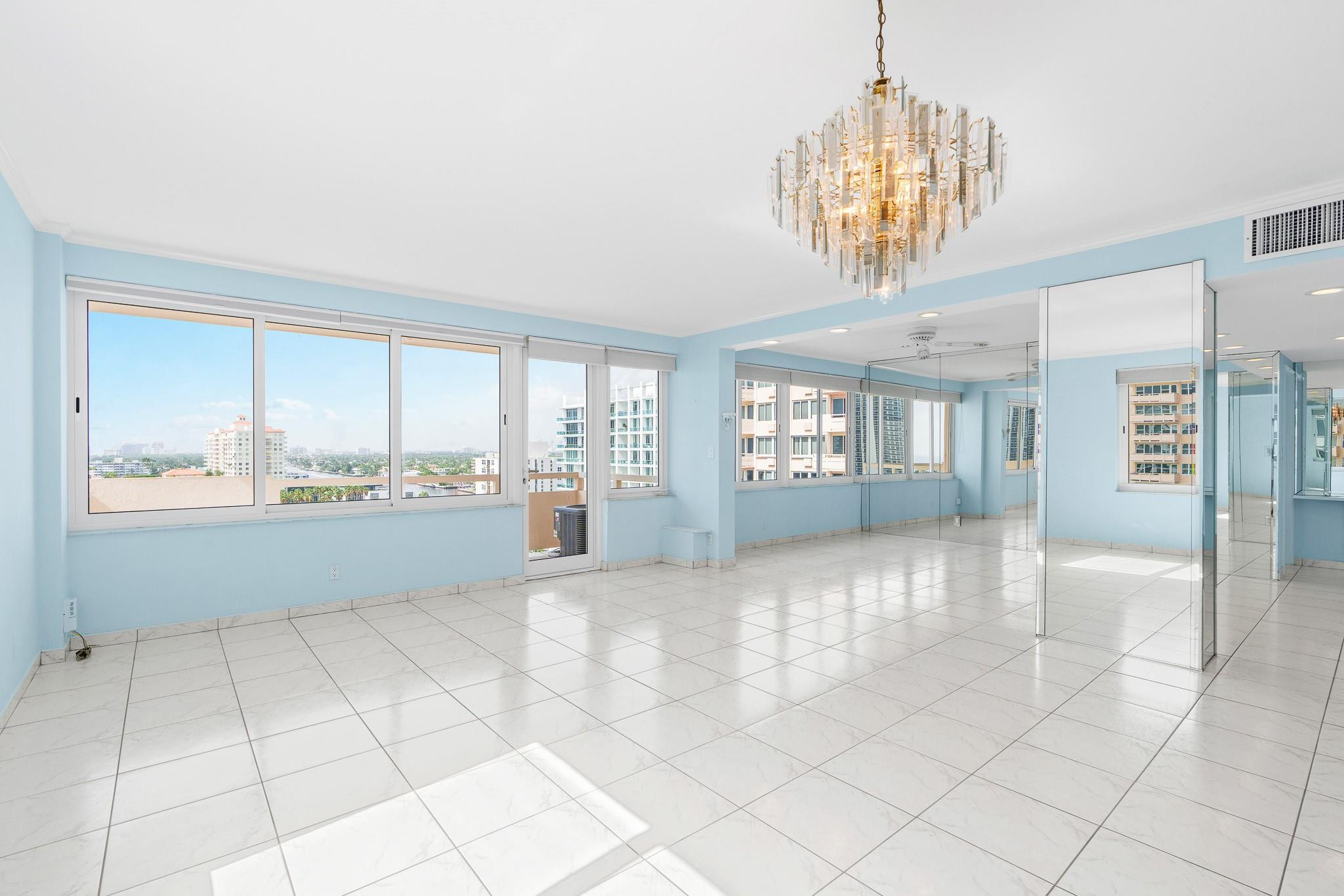 3233 NE 34th St 1409