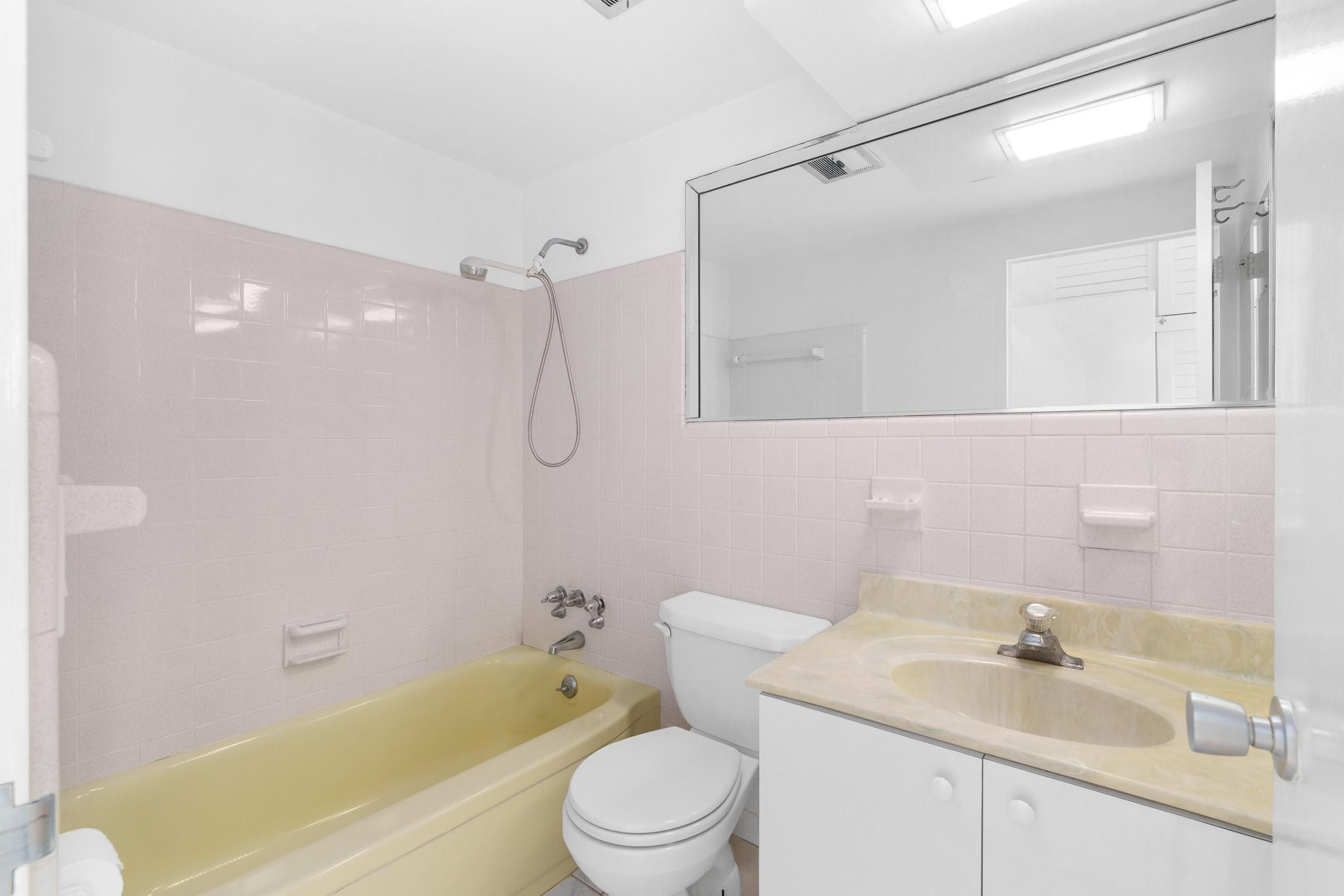 3233 NE 34th St 1409