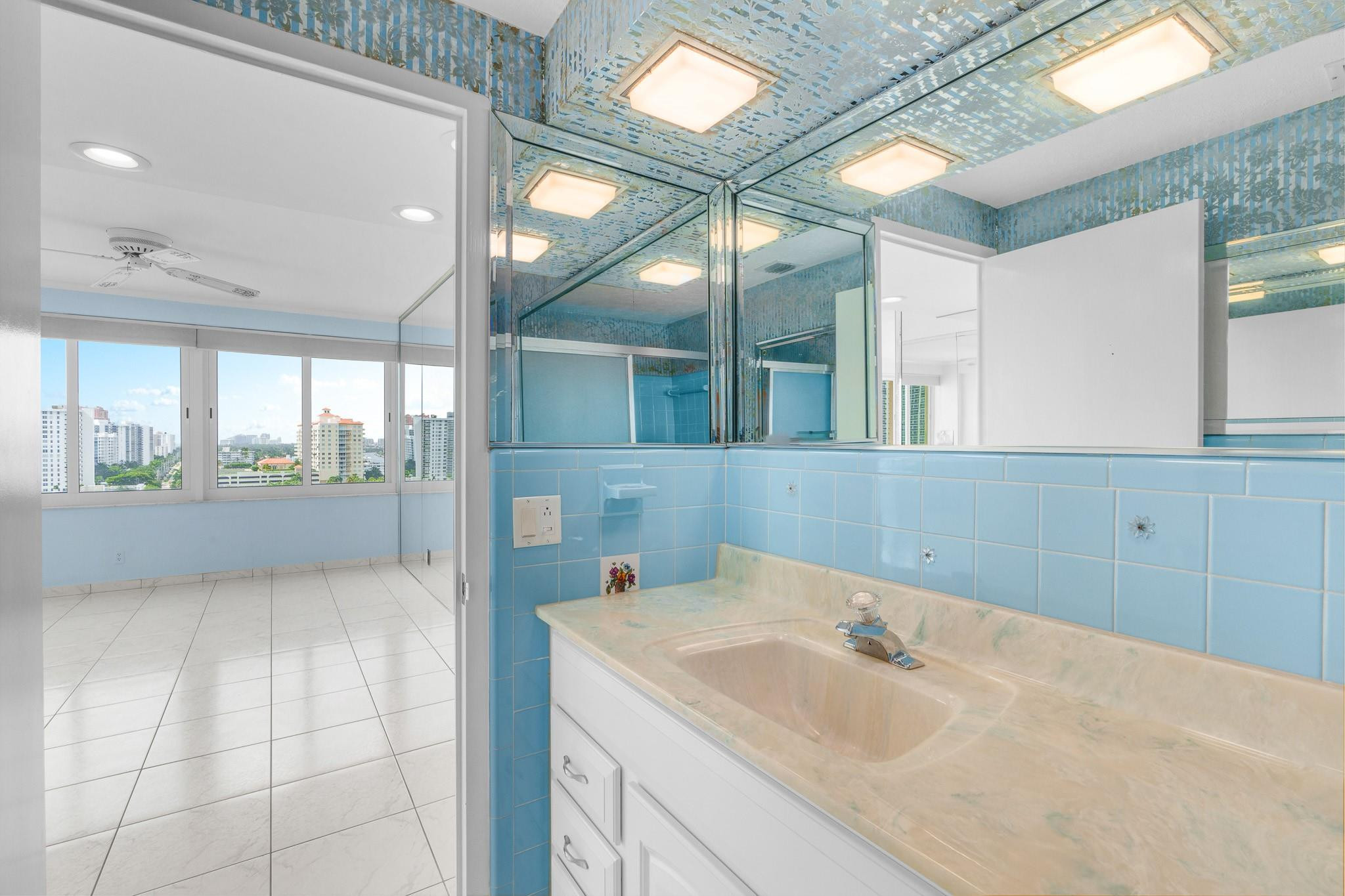 3233 NE 34th St 1409