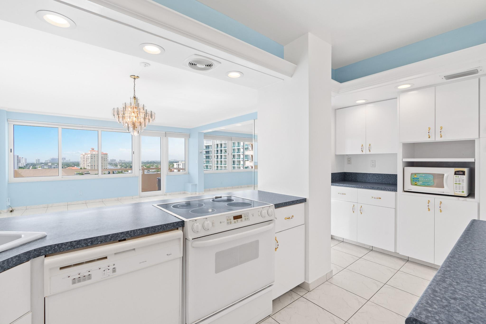 3233 NE 34th St 1409