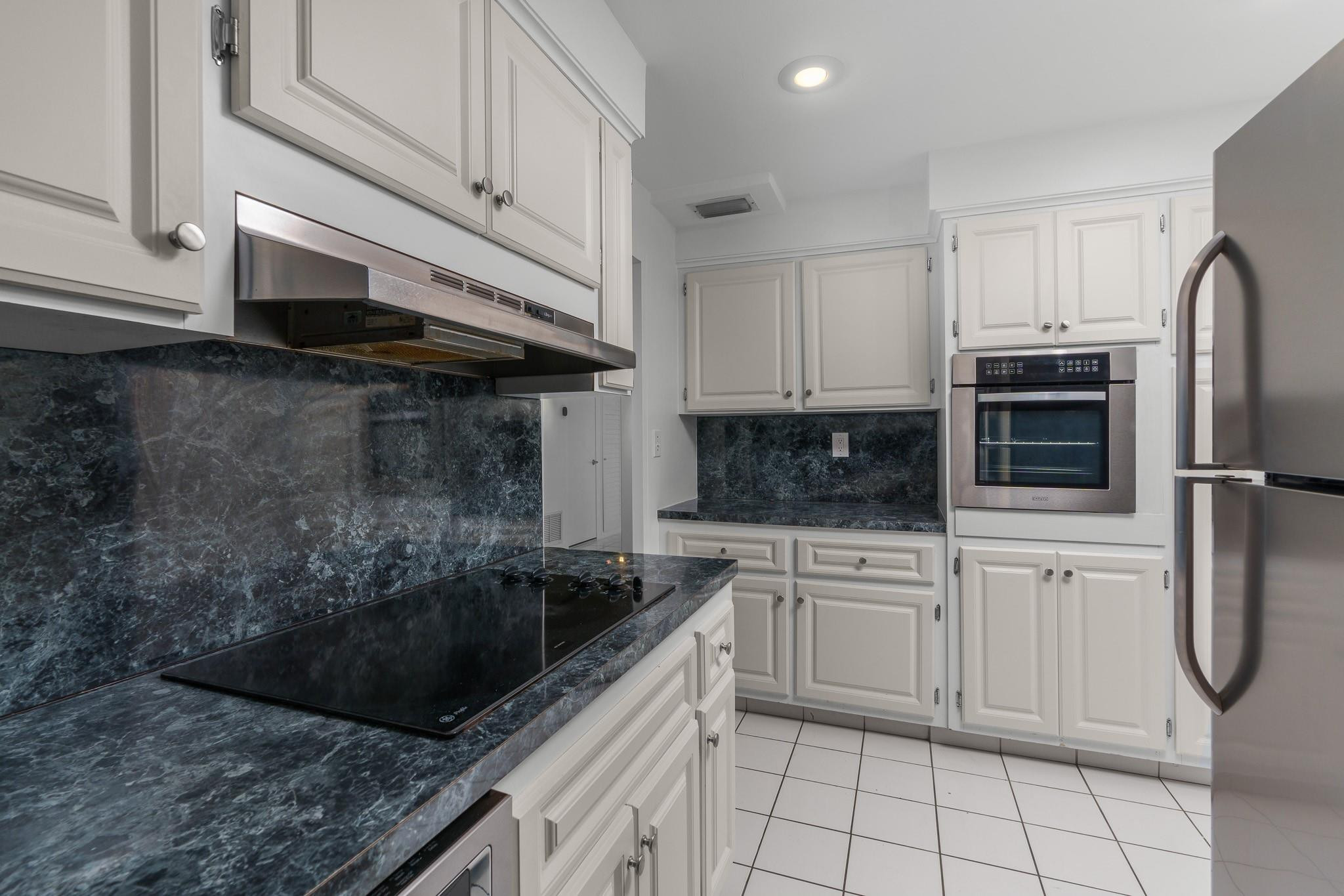 3233 NE 34th St 1204