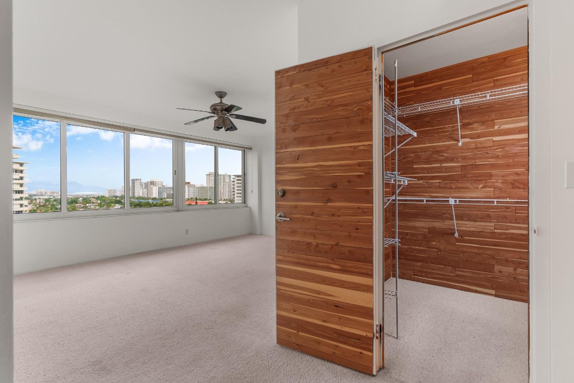 3233 NE 34th St 1204