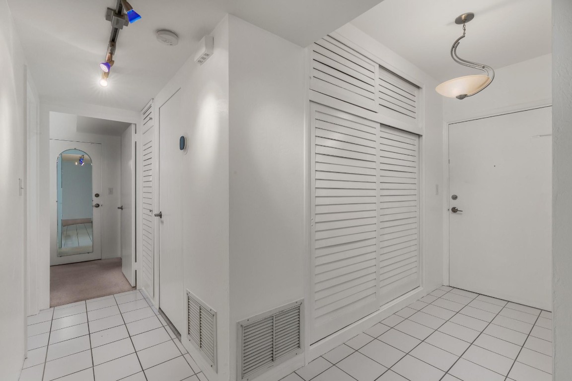 3233 NE 34th St 1204