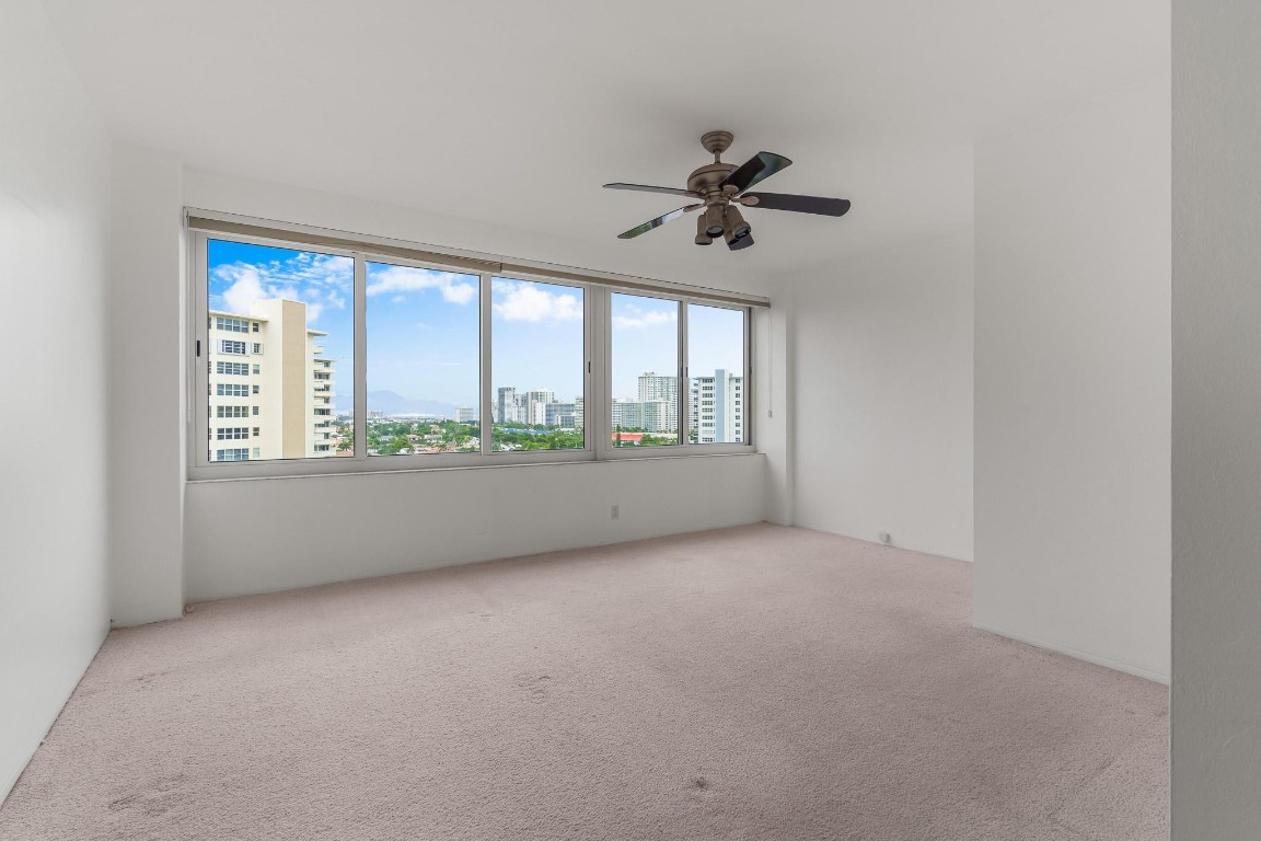 3233 NE 34th St 1204