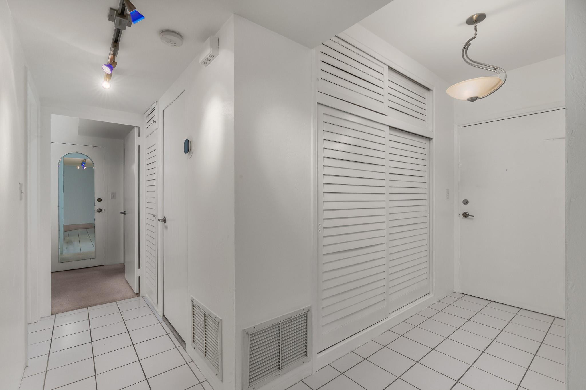 3233 NE 34th St 1204