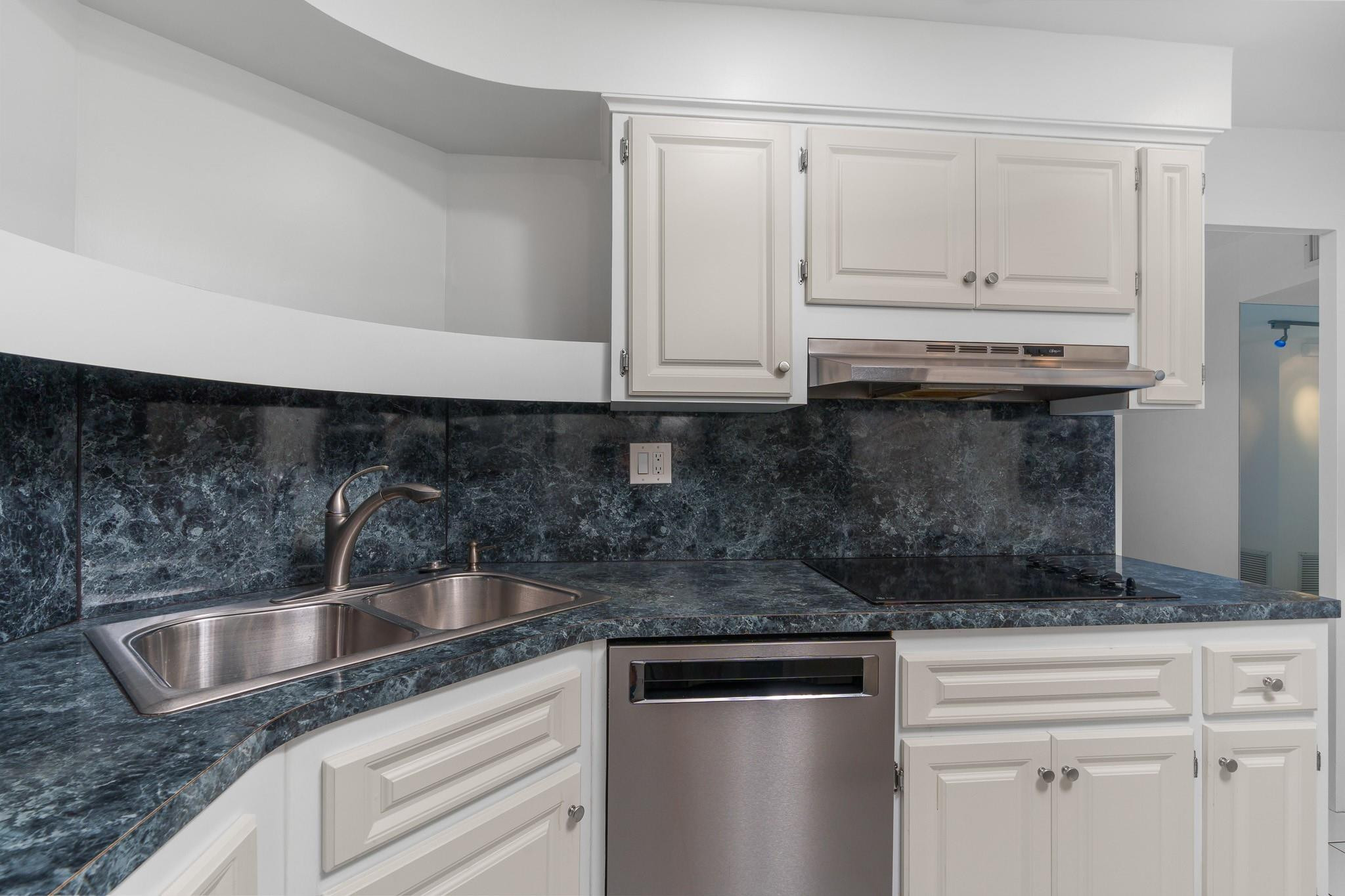 3233 NE 34th St 1204