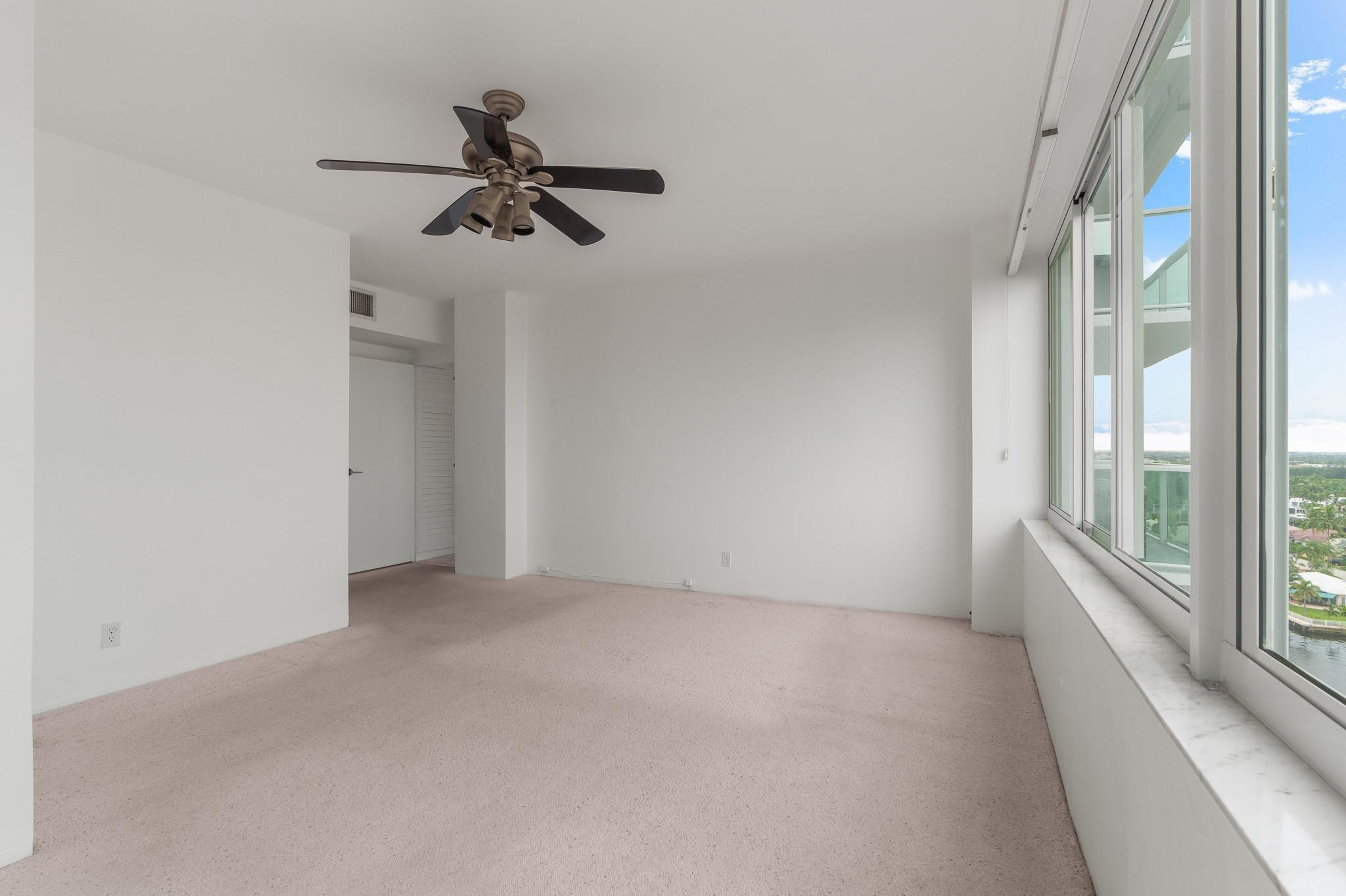 3233 NE 34th St 1204