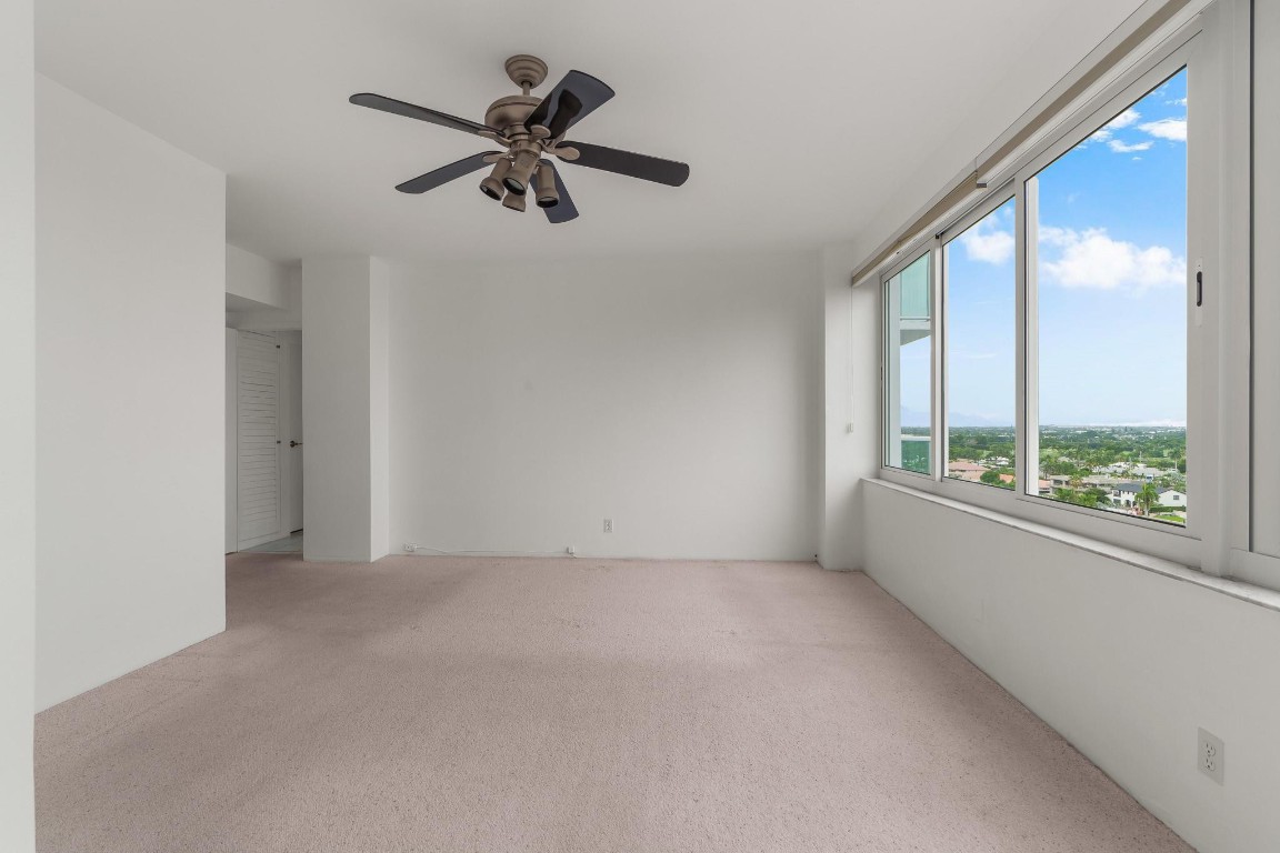 3233 NE 34th St 1204