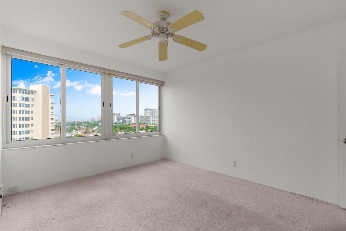 3233 NE 34th St 1204