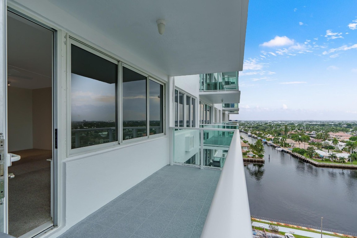 3233 NE 34th St 1204