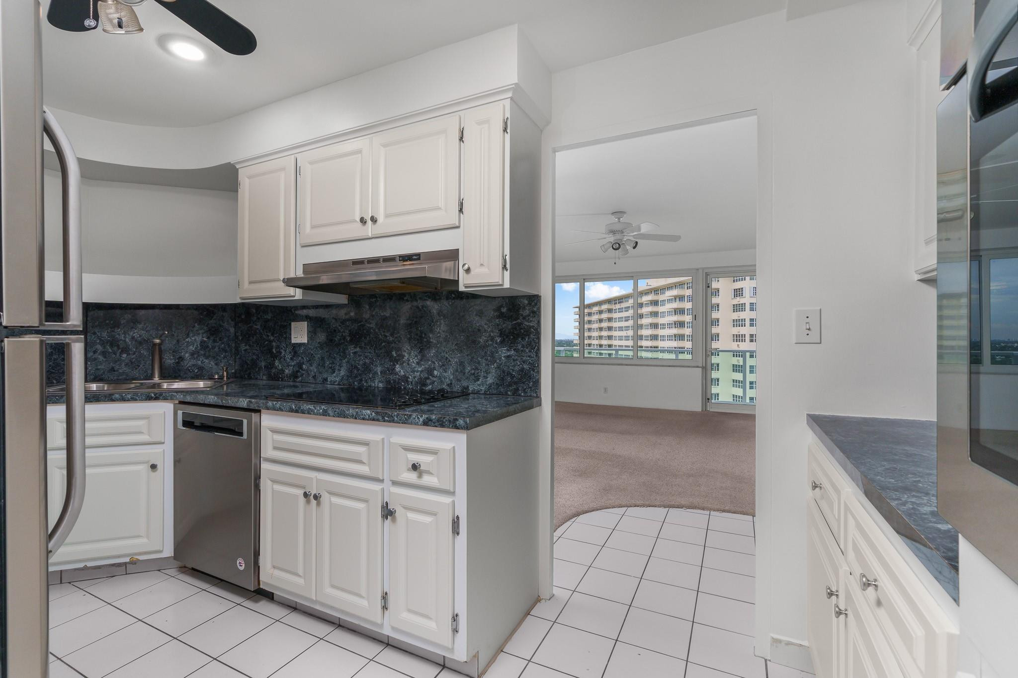 3233 NE 34th St 1204