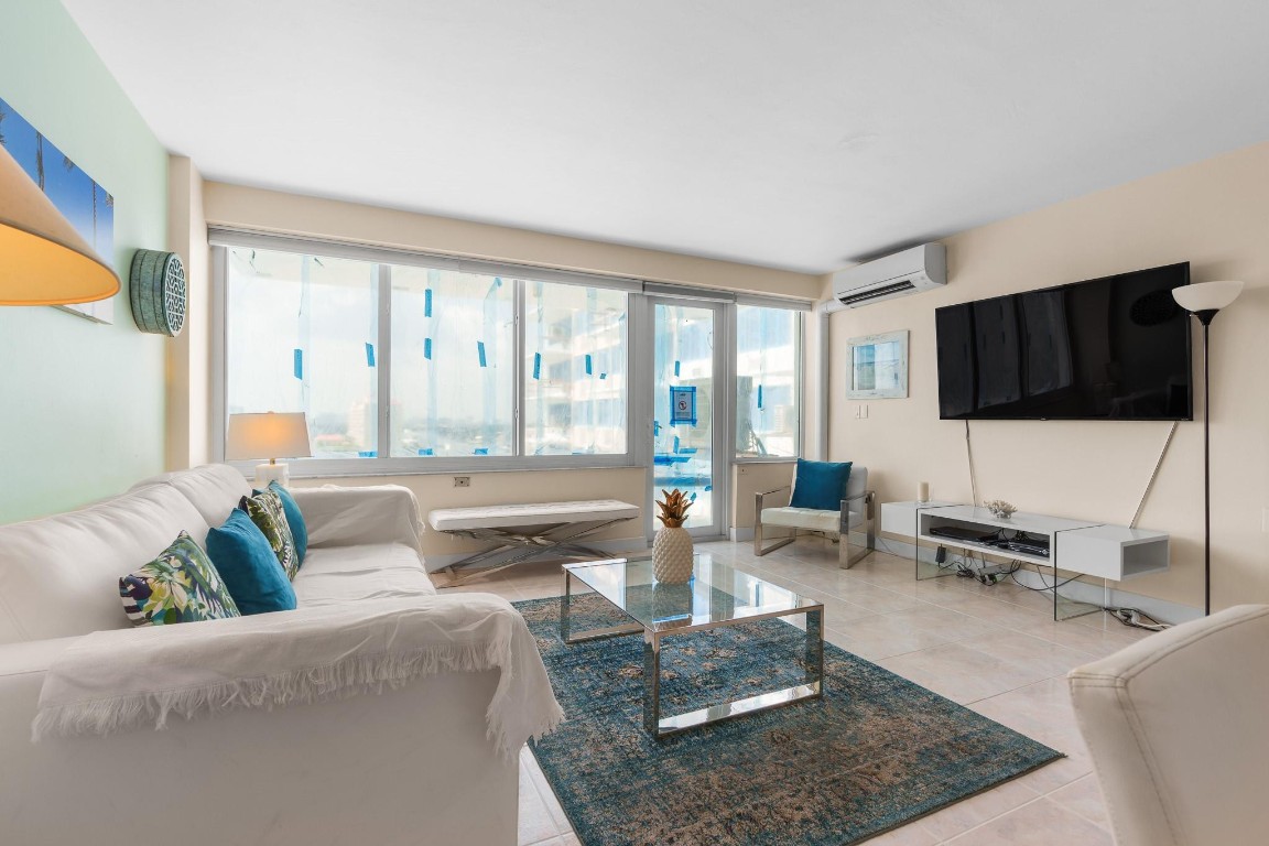 3233 NE 34th St 1411