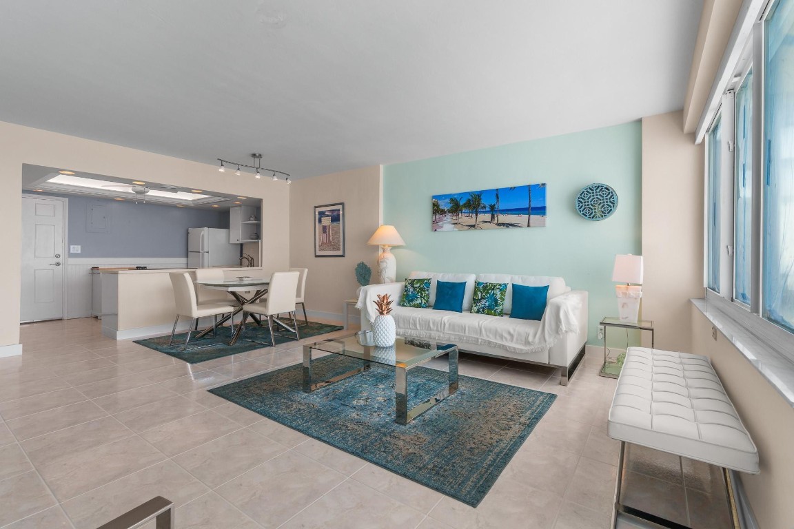 3233 NE 34th St 1411