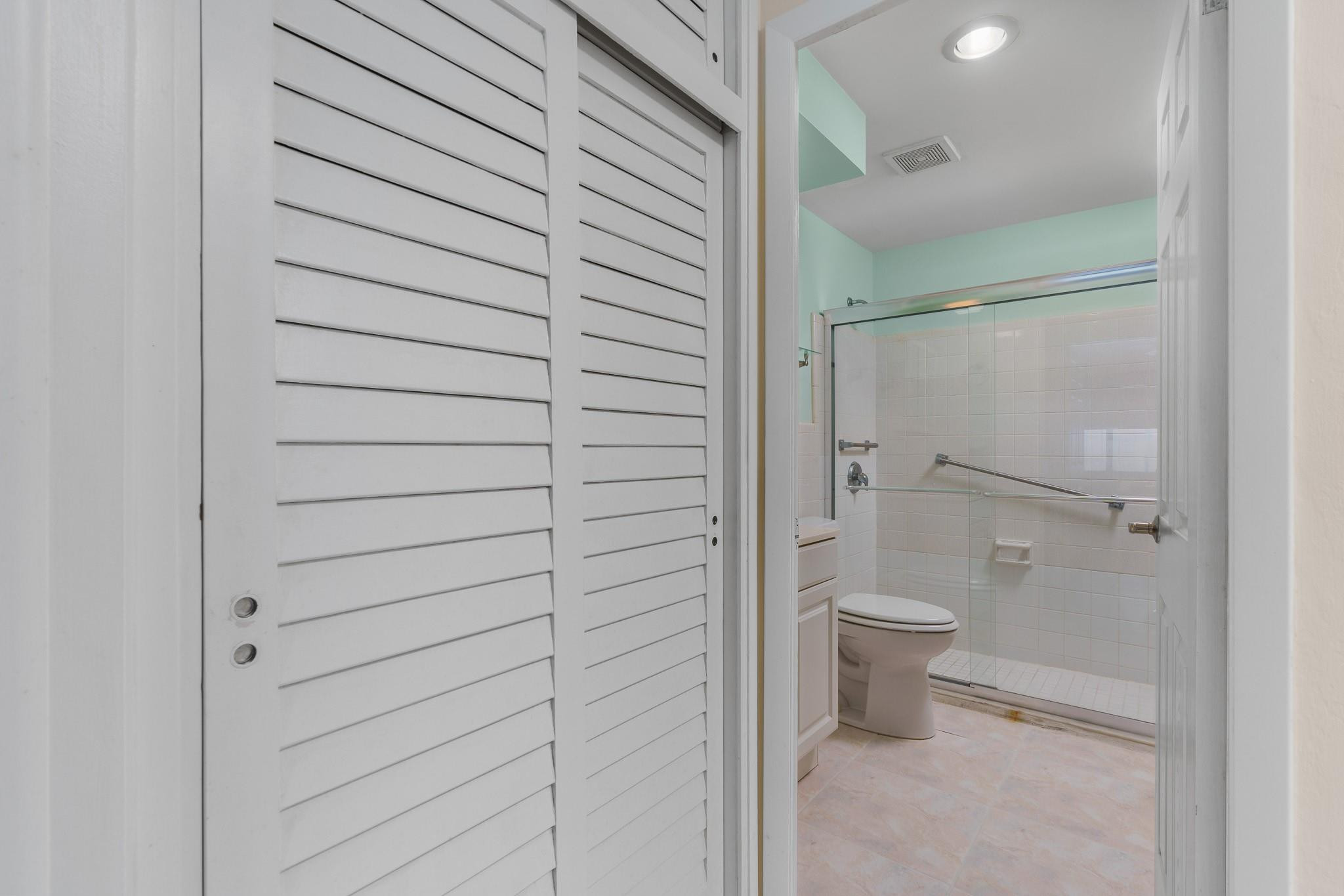 3233 NE 34th St 1411