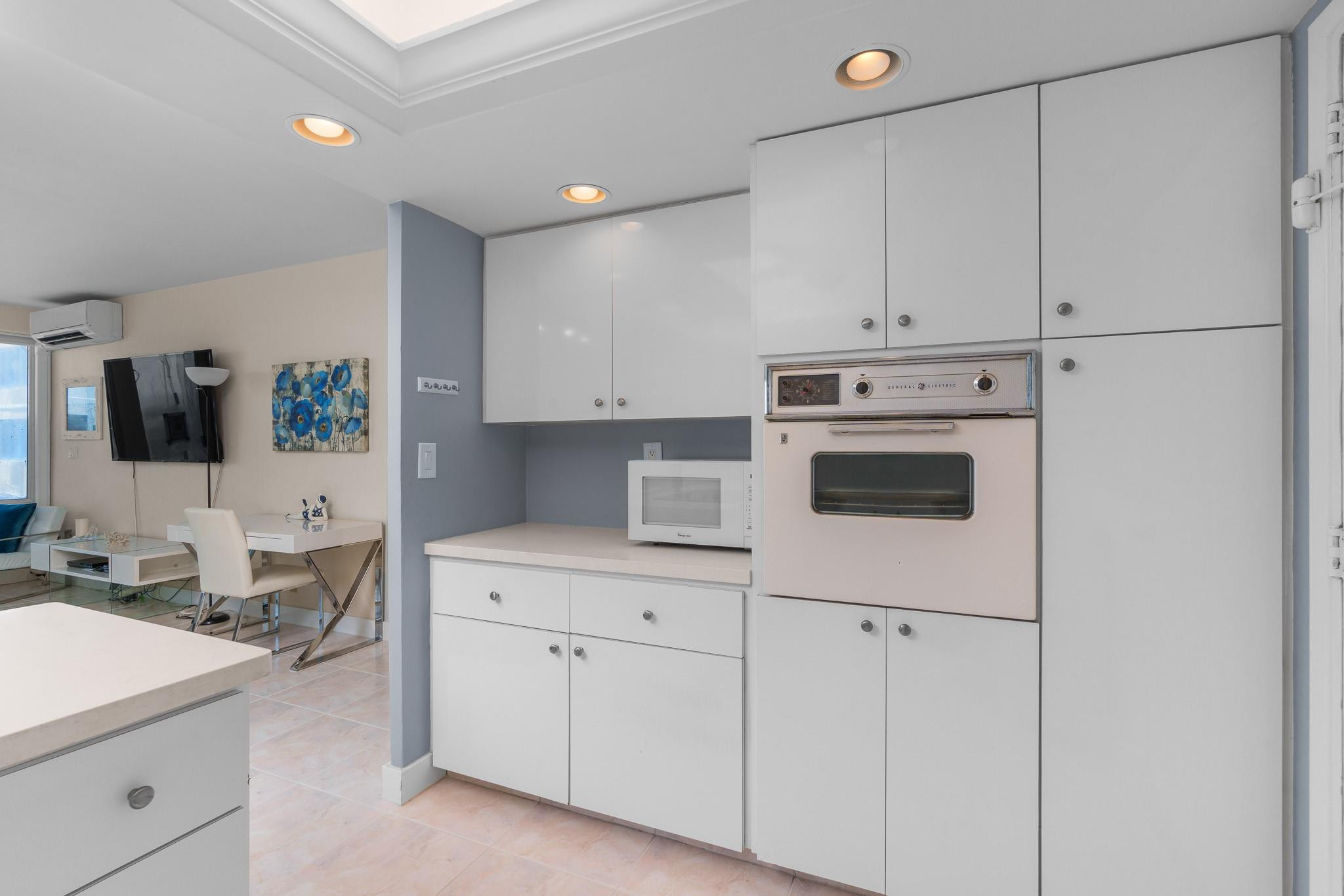 3233 NE 34th St 1411