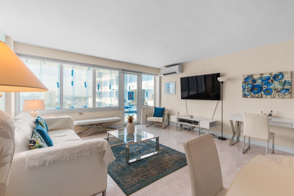 3233 NE 34th St 1411