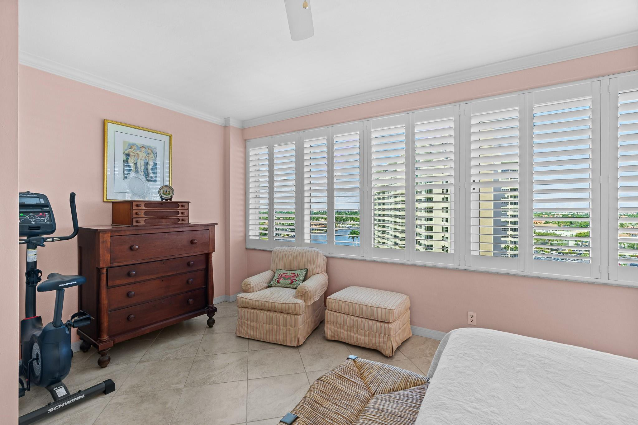 3233 NE 34th St 905