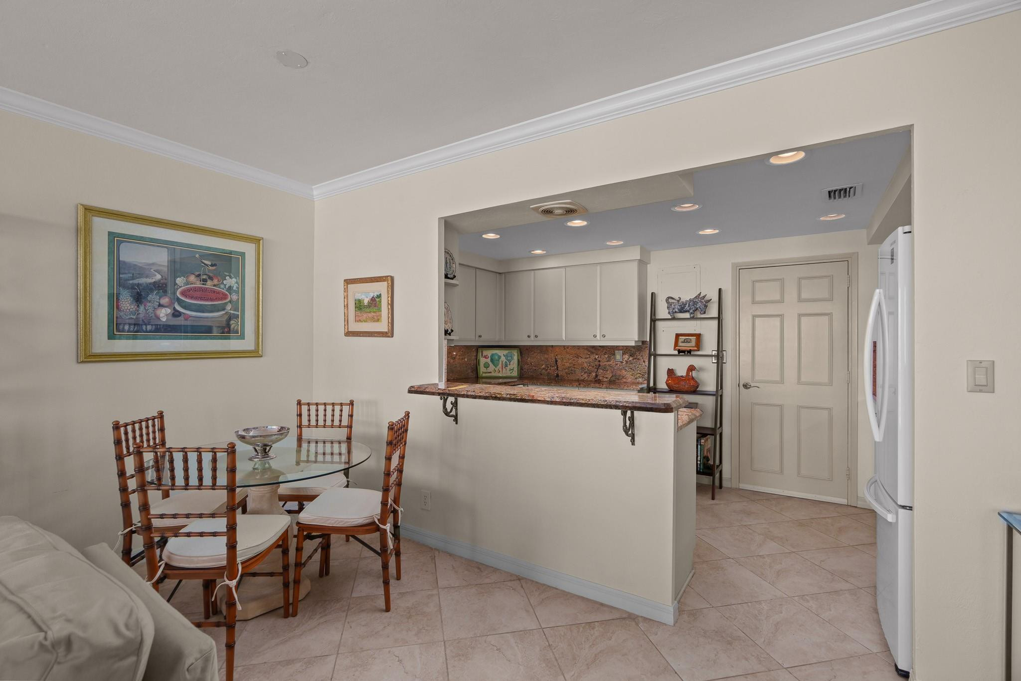 3233 NE 34th St 905