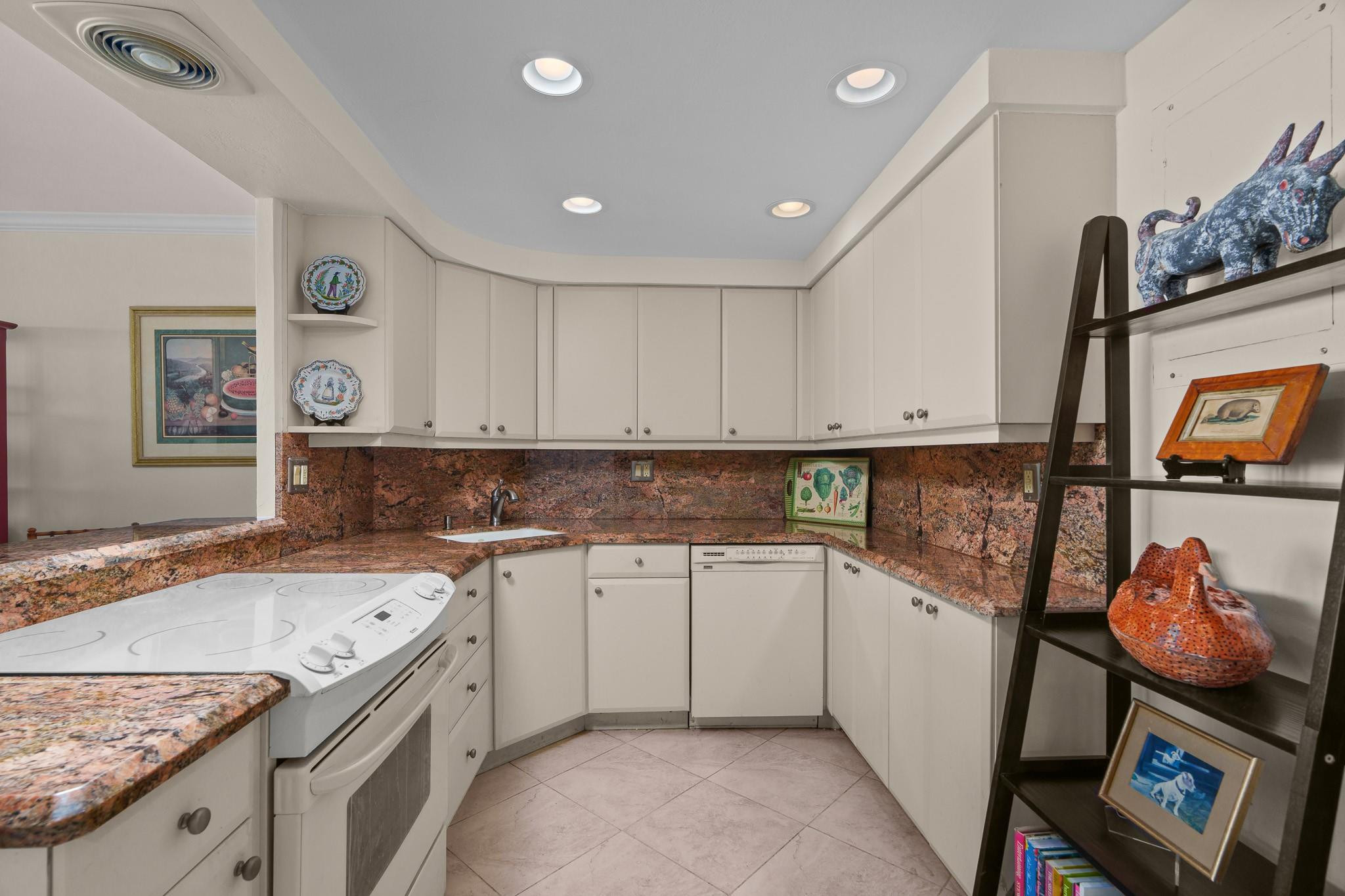 3233 NE 34th St 905