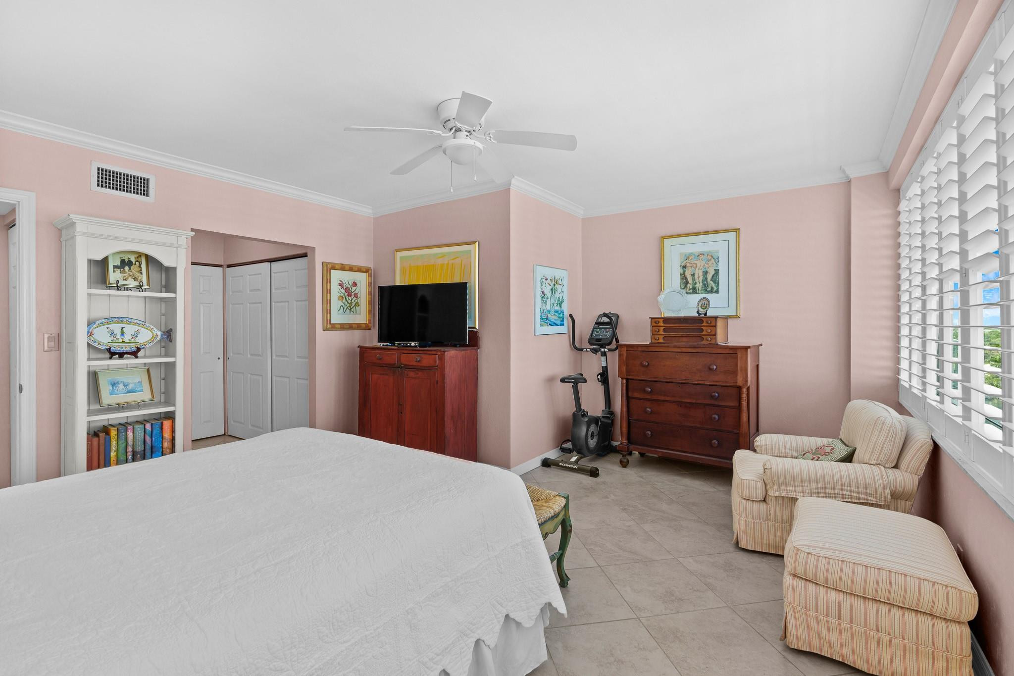 3233 NE 34th St 905