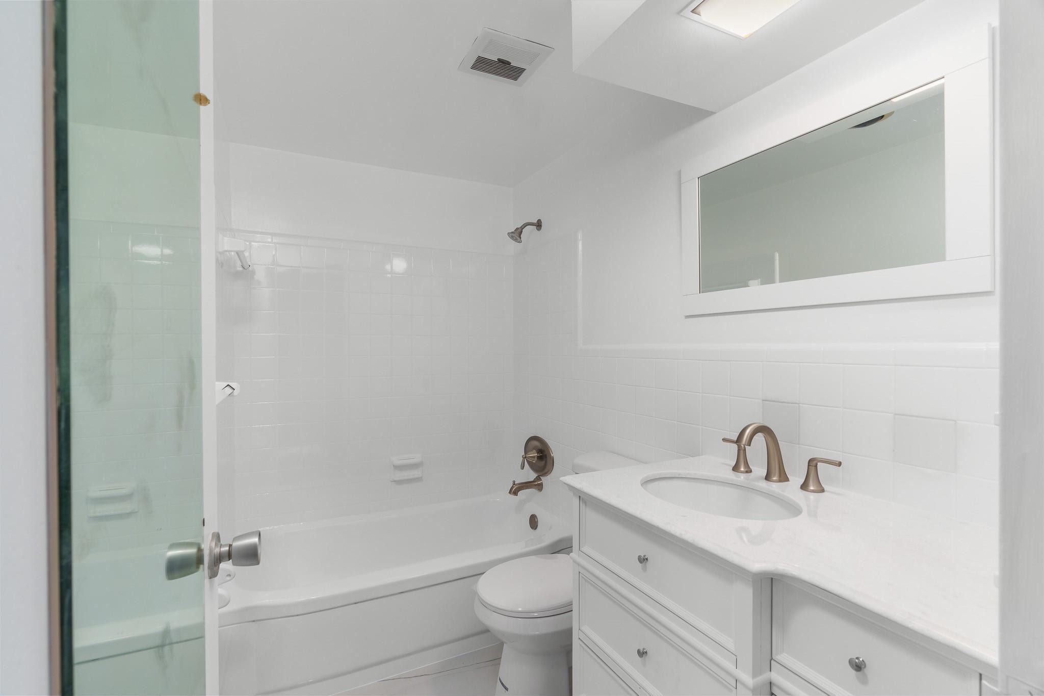 3233 NE 34th St 314